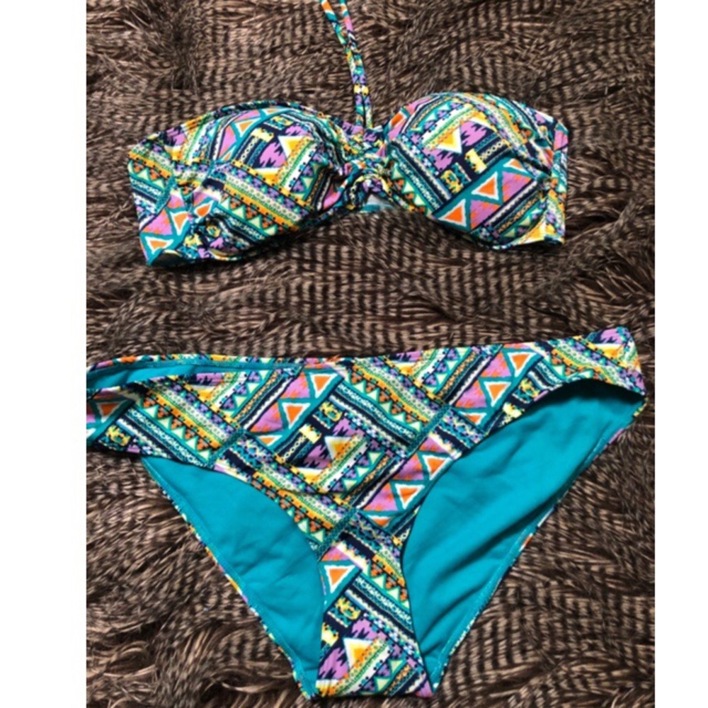 Bikini - Picture 2 of 3
